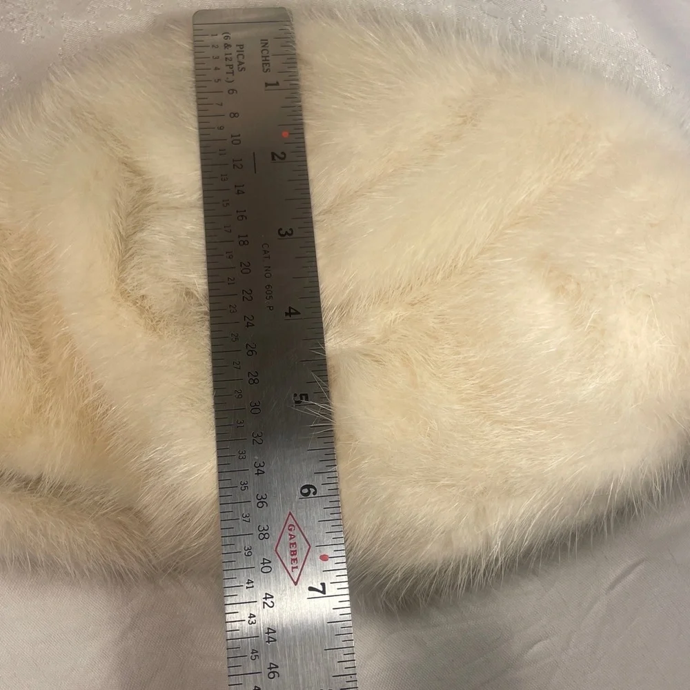 VINTAGE Cream Fur Hat from ORBACH’S OVAL ROOM 50’s -60’s.  Likely Mink.